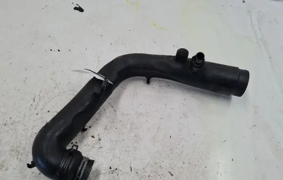 Volkswagen Touran I Air intake hose/pipe