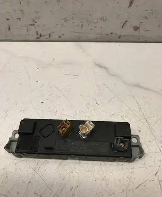 Audi A5 8T 8F Antenna control unit 8T0035225J