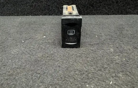 Volkswagen PASSAT B5.5 Windscreen/window heater switch 3B0959621D