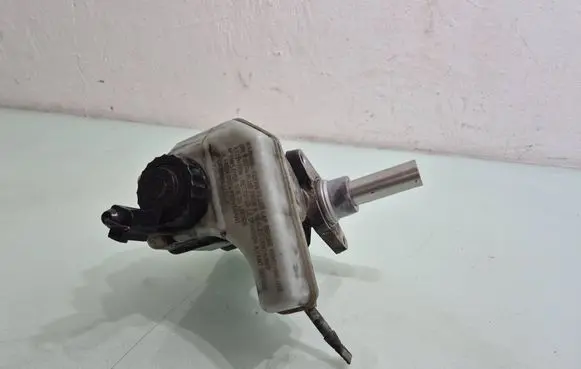Volkswagen PASSAT CC Master brake cylinder 