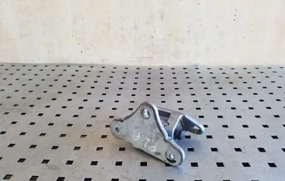 Mercedes-Benz ML W164 Front door lower hinge 