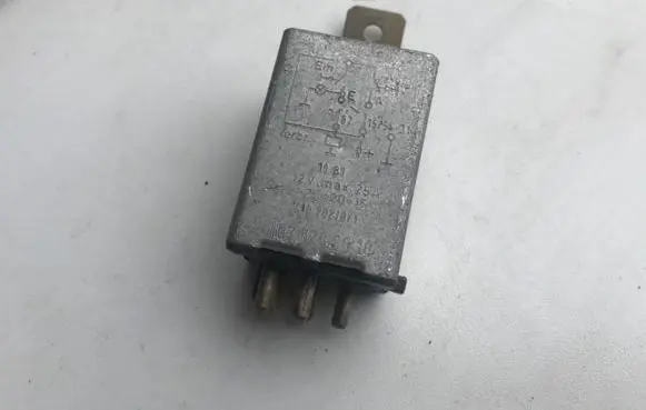 Mercedes-Benz E W124 Other relay 1078200010