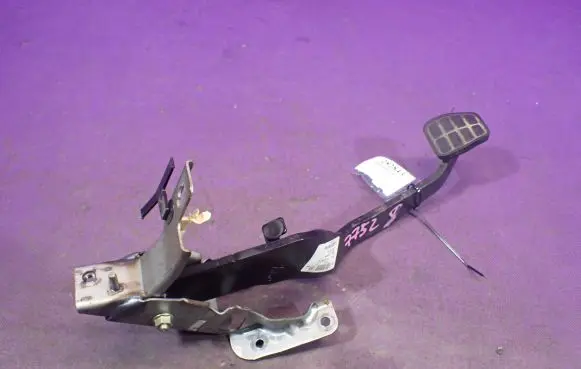 Mitsubishi Colt CZ3 Brake pedal 4620A036
