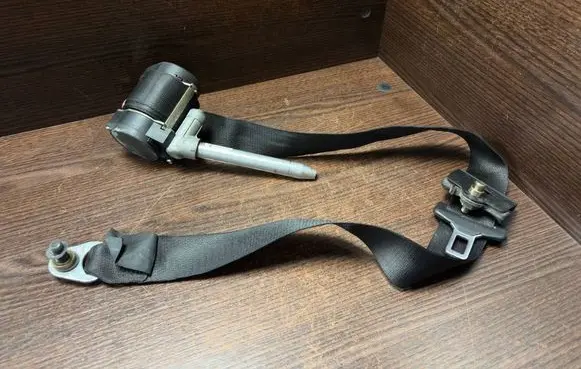 Mercedes-Benz Sprinter W901 W902 W903 W904 Front seatbelt 0028607885 566222900