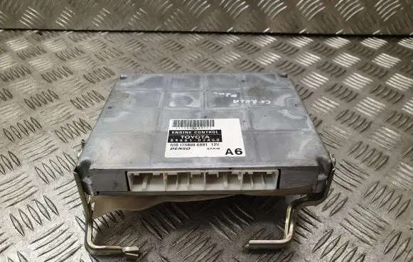 Toyota Corolla E120 E130 Engine control unit/module 8966102A60