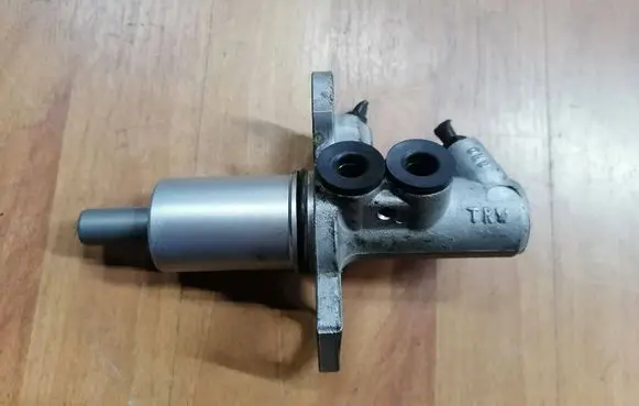 Audi A6 S6 C6 4F Master brake cylinder 4B3611021