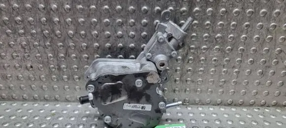 Volkswagen Golf V Vacuum pump S27698522 038145209N