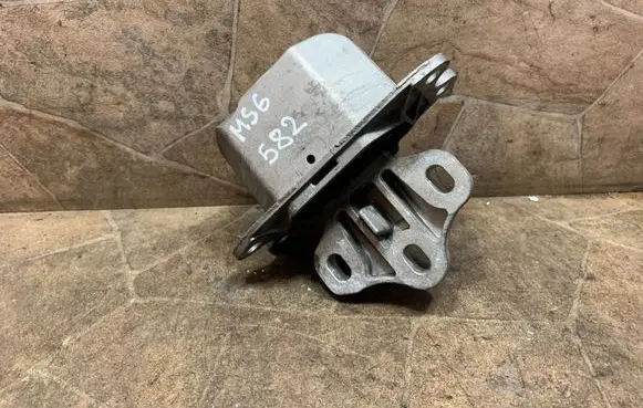 BMW 2 F46 Engine mount bracket 6853453