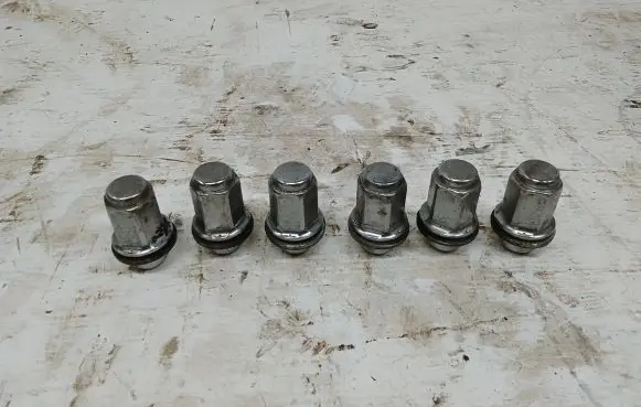 Toyota Hilux (AN120, AN130) Nuts/bolts 