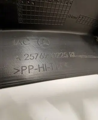 Mercedes-Benz CLS C257 (D)pillar trim (top) A2576900225