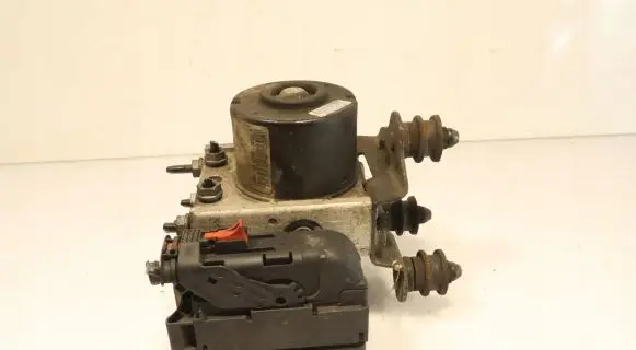 Skoda Octavia Mk2 (1Z) ABS Pump 100970-03153