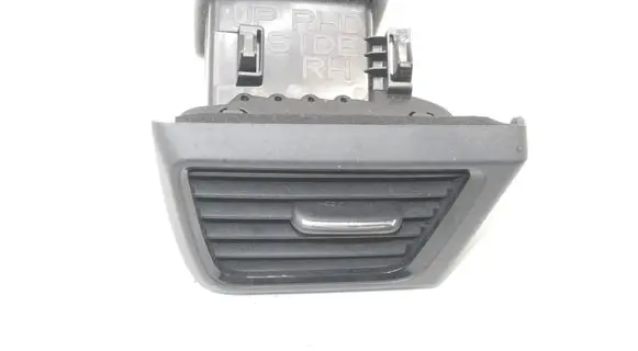 Nissan Leaf II (ZE1) Dashboard air vent grill cover trim 687605SK0B