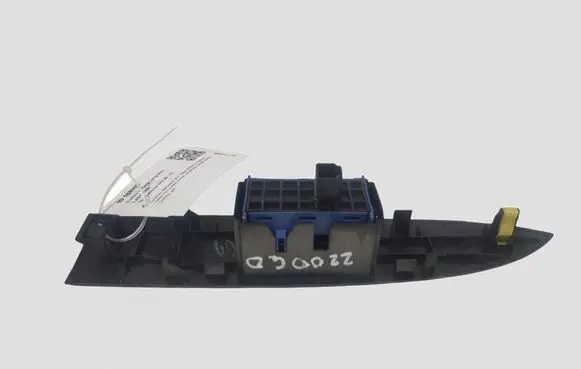 Toyota Avensis T270 Electric window control switch 7427105040 7427105050