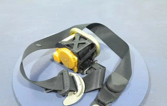 Toyota Avensis T250 Front seatbelt 73210-05050
