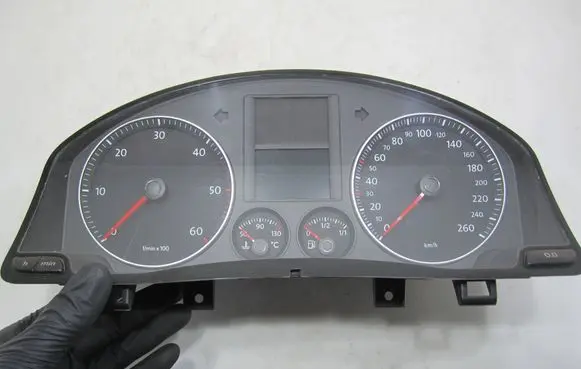 Volkswagen Golf Plus Speedometer (instrument cluster) 1K0920864B