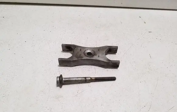 Audi Q3 8U Fuel Injector clamp holder 03L216A