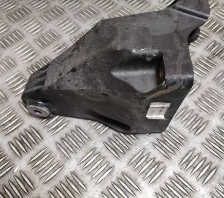 Mercedes-Benz E W213 Engine mounting bracket 718400117