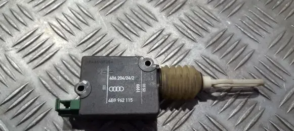 Audi A3 S3 8L Central locking motor 4B9962115