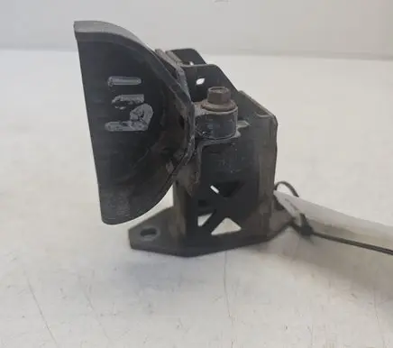 Radiator mount bracket