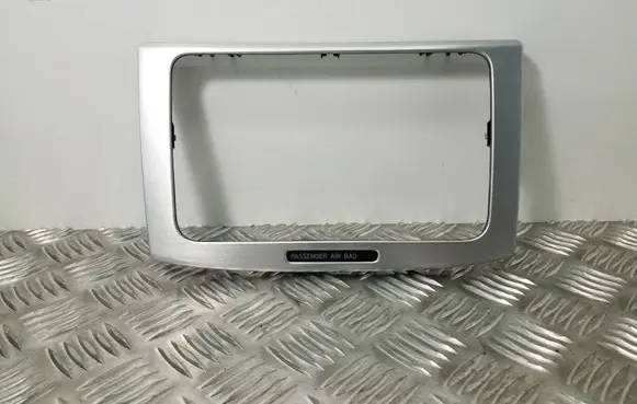 Volkswagen PASSAT CC Radio/GPS head unit trim 3C0858069AG 3C0919234A