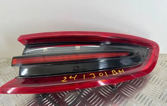 Porsche Macan (95B) Rear/tail lights 95B945096D 01149902 T95B044
