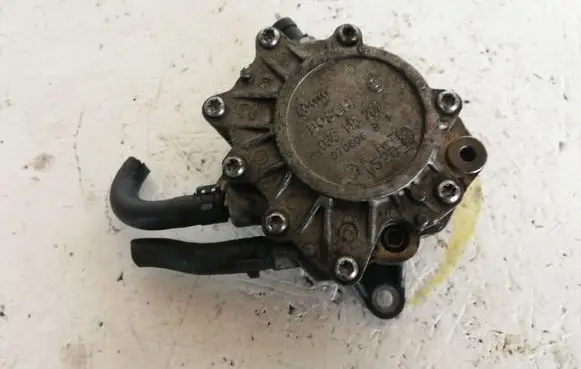 Volkswagen PASSAT B6 Fuel injection high pressure pump 03G145209