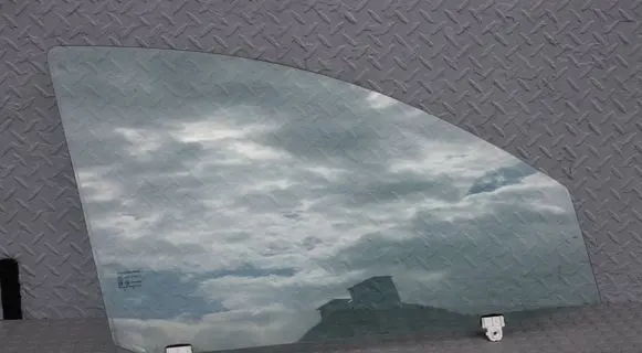 Mitsubishi L200 Front door window glass four-door MITSU5706A958 5706A958