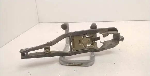 BMW 3 E46 Front door exterior handle/bracket 8216121