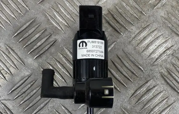 Jeep Grand Cherokee WL Windscreen/windshield washer pump 68507271AA