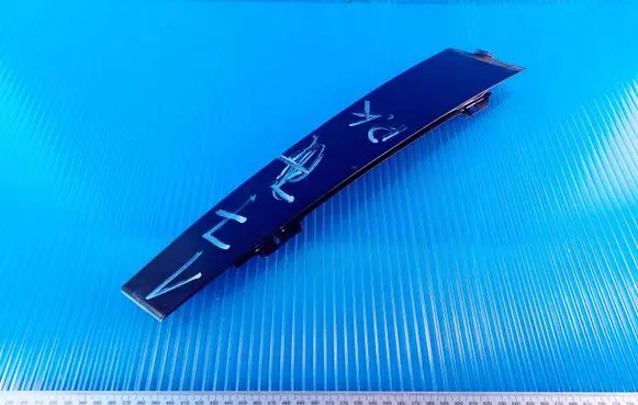 Volkswagen PASSAT B7 Front door glass trim molding 3C4837901