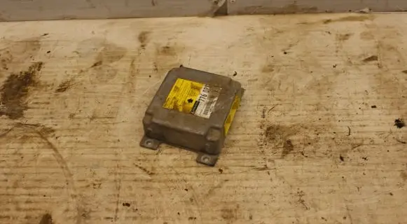 Mitsubishi Pajero Airbag control unit/module MR472776
