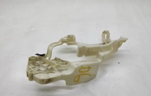 Volkswagen Tiguan Rear door exterior handle/bracket 5N0839768C