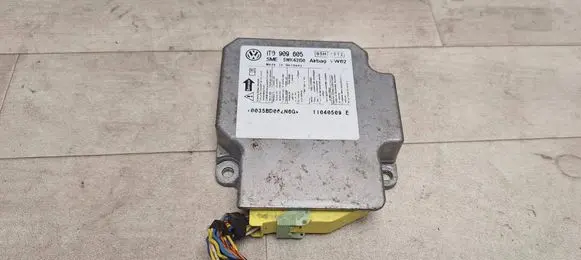 Volkswagen Touran I Airbag control unit/module 1T0909605 05H21S12 5WK43150
