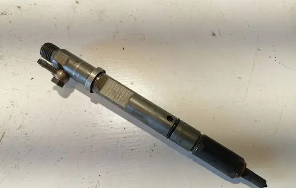 Audi A4 S4 B6 8E 8H Fuel injector 059130201F