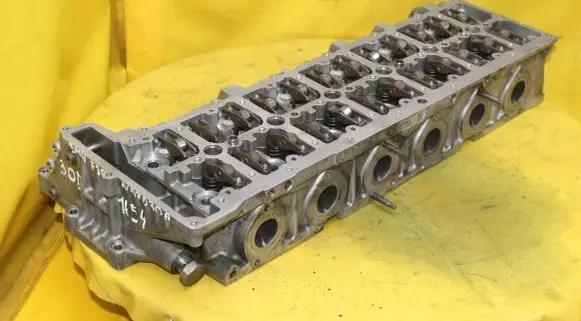 BMW 3 E90 E91 Engine head 7812927
