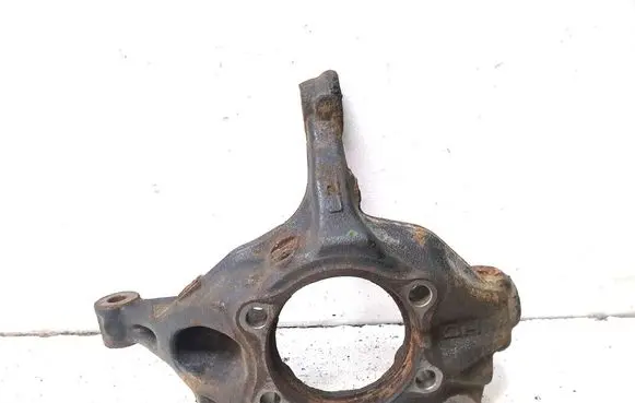 Front wheel hub spindle knuckle