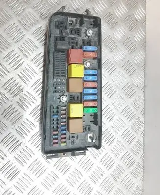 Opel Signum Fuse module 13144710