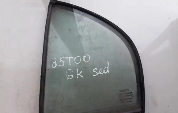 Toyota Avensis T220 Rear vent window glass 