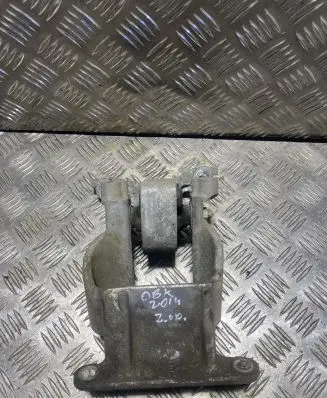 Subaru Outback Engine mount bracket