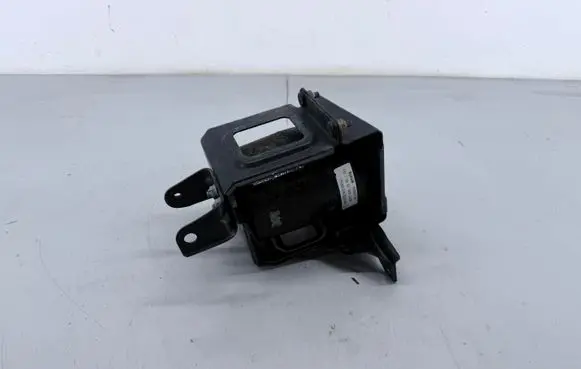 Mercedes-Benz E C207 W207 Engine mount bracket A2076201500 4015525A
