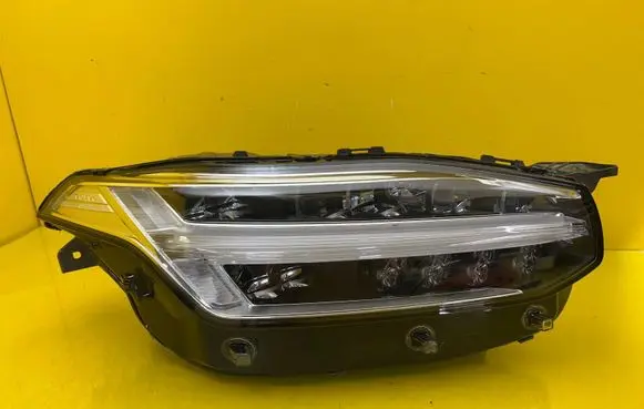 Volvo XC90 Headlight/headlamp 31655775