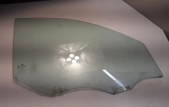 KIA Sorento Front door window glass four-door 824212P001