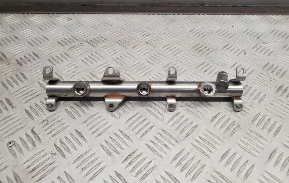 Audi Q7 4M Fuel main line pipe 06M133316L