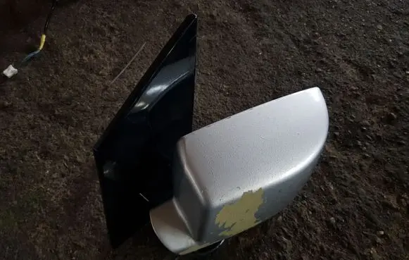 Nissan Quest Front door electric wing mirror