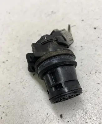 Mazda 3 I Windscreen/windshield washer pump 8603109120