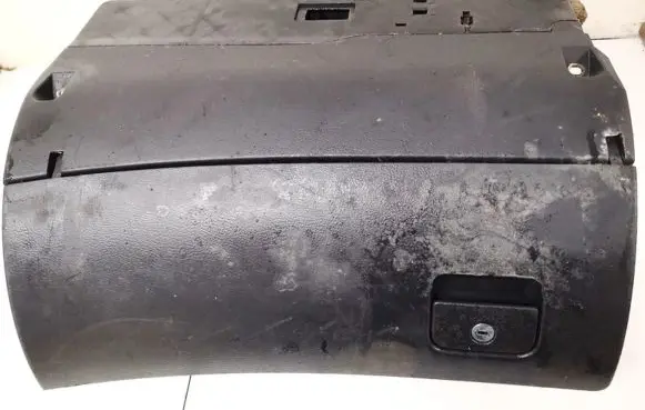 Glove box