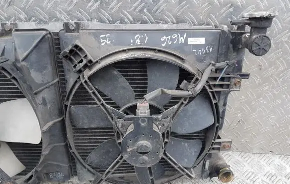 Mazda 626 Radiator cooling fan shroud