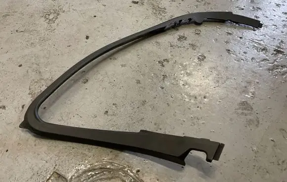 BMW M5 F90 Front door glass trim molding 7384929 60829010