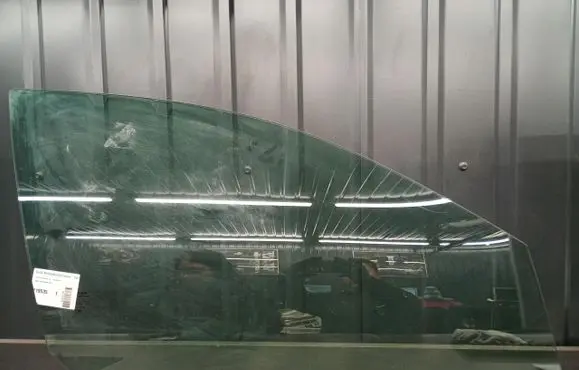 Volvo S80 Front door window glass four-door