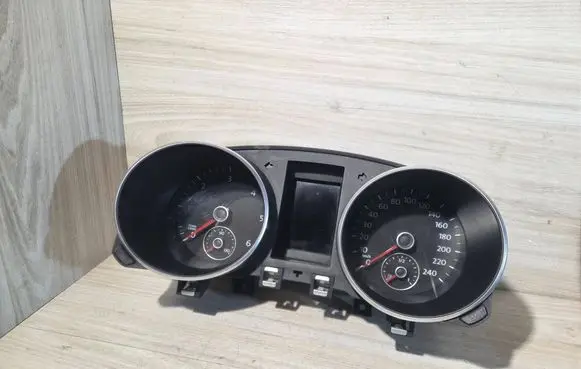 Volkswagen Golf VI Speedometer (instrument cluster) 5K0920860E 0819012330